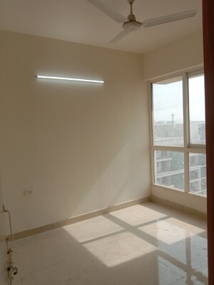 Room in 2 BHK Apartment at Signature Global Prime, Sector 63a – for Rent