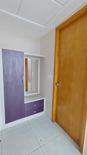 Room in 3.5 BHK Apartment at Mantri Pinnacle, Hulimavu – for Rent