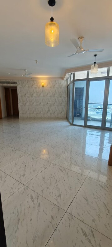 Room in 3.5 BHK Apartment at Mantri Pinnacle, Hulimavu – for Rent