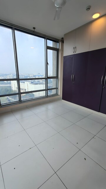 Room in 3.5 BHK Apartment at Mantri Pinnacle, Hulimavu – for Rent