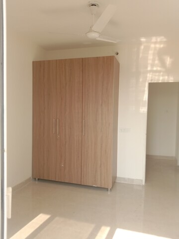 Room in 2 BHK Apartment at Signature Global Prime, Sector 63a – for Rent
