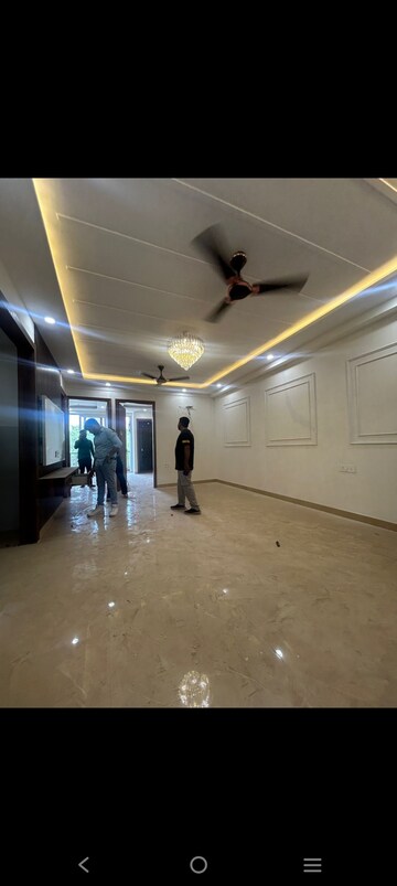 Parking in 3 BHK Builder Floor at Saket – for Rent