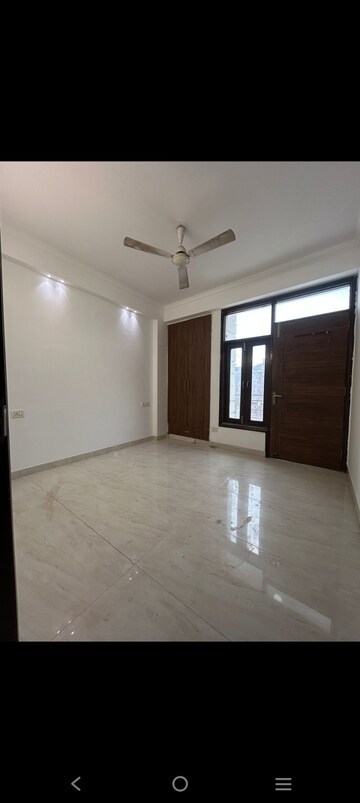 Room in 3 BHK Builder Floor at Saket – for Rent