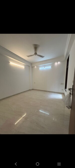 Room in 3 BHK Builder Floor at Saket – for Rent