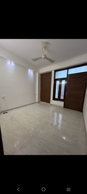 Room in 3 BHK Builder Floor at Saket – for Rent