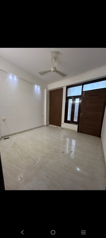Room in 3 BHK Builder Floor at Saket – for Rent