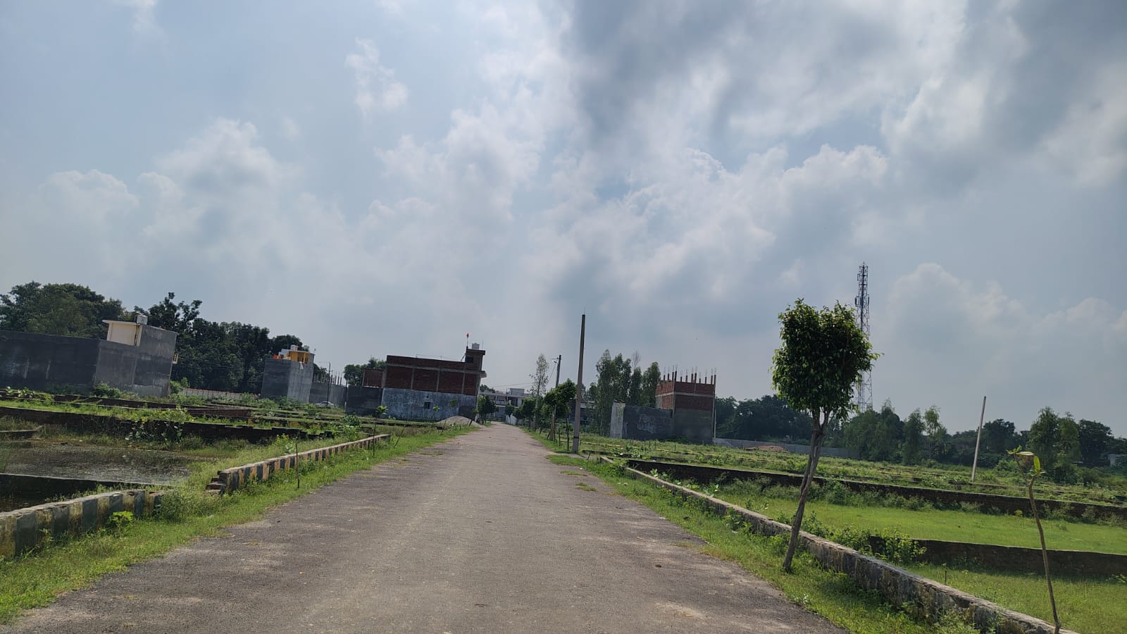 Plot For Sale in Mohanlalganj