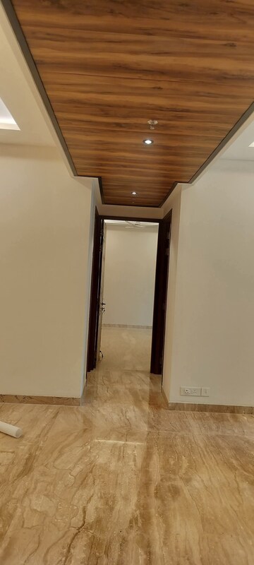 Room in 4 BHK Apartment at Ambience Creacions, Sector 22 – for Rent