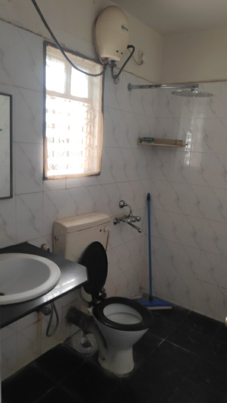 Bathroom, viman nagar 2 Bedroom 1050 Sq.Ft. Apartment In Viman Nagar Pune 9474171