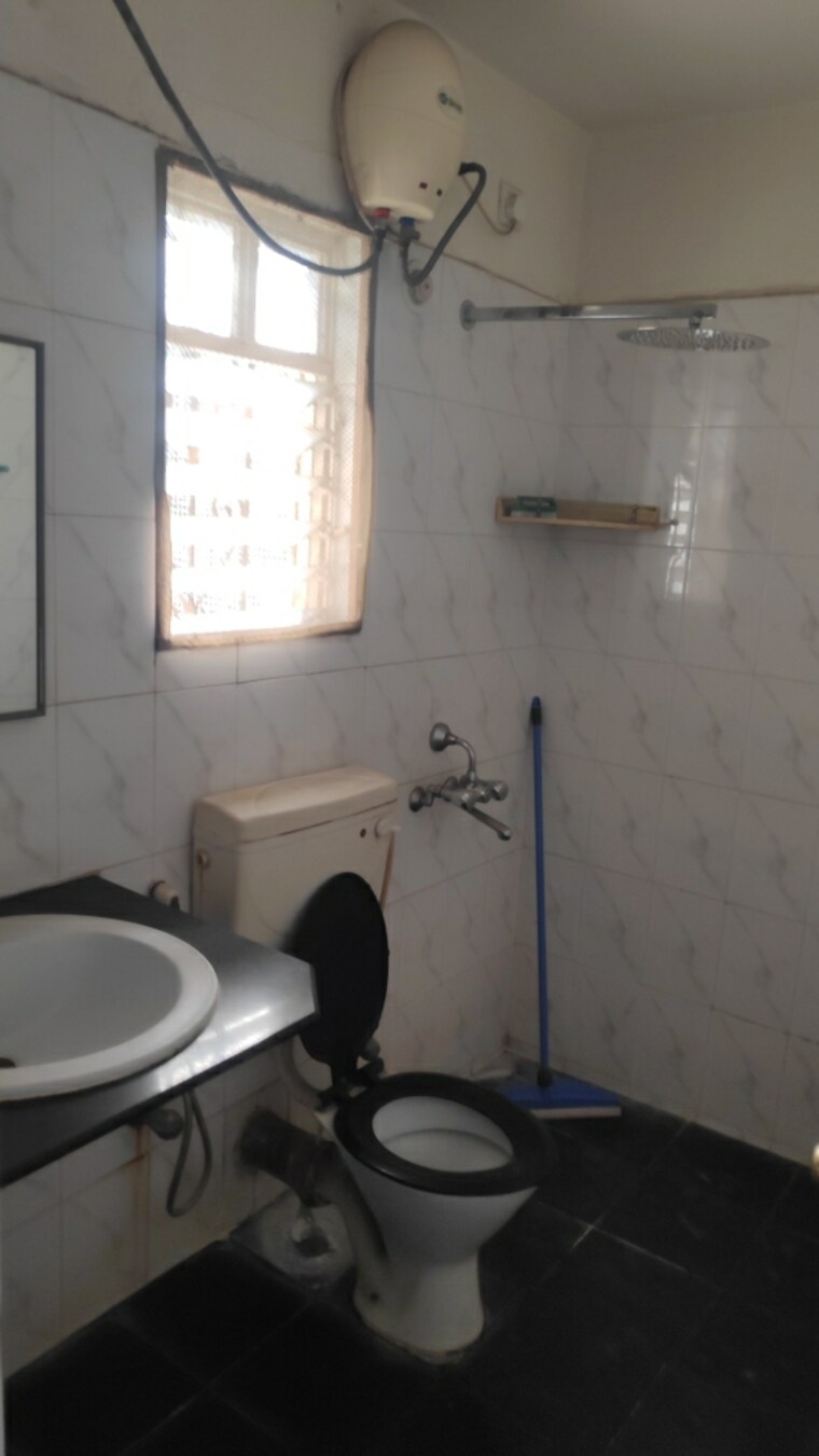 Bathroom, viman nagar 2 Bedroom 1050 Sq.Ft. Apartment In Viman Nagar Pune 9474171