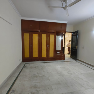 Room in 3 BHK Independent House at Lajpat Nagar – for Rent