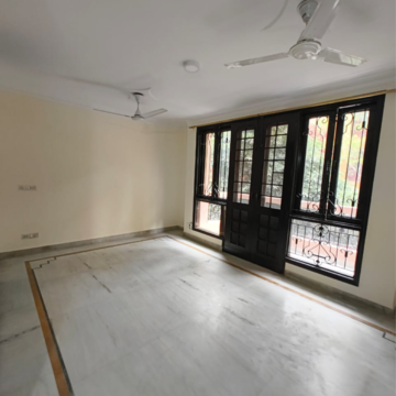Room in 3 BHK Independent House at Lajpat Nagar – for Rent