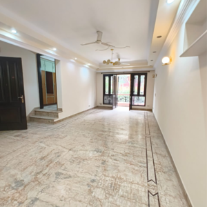 Room in 3 BHK Independent House at Lajpat Nagar – for Rent