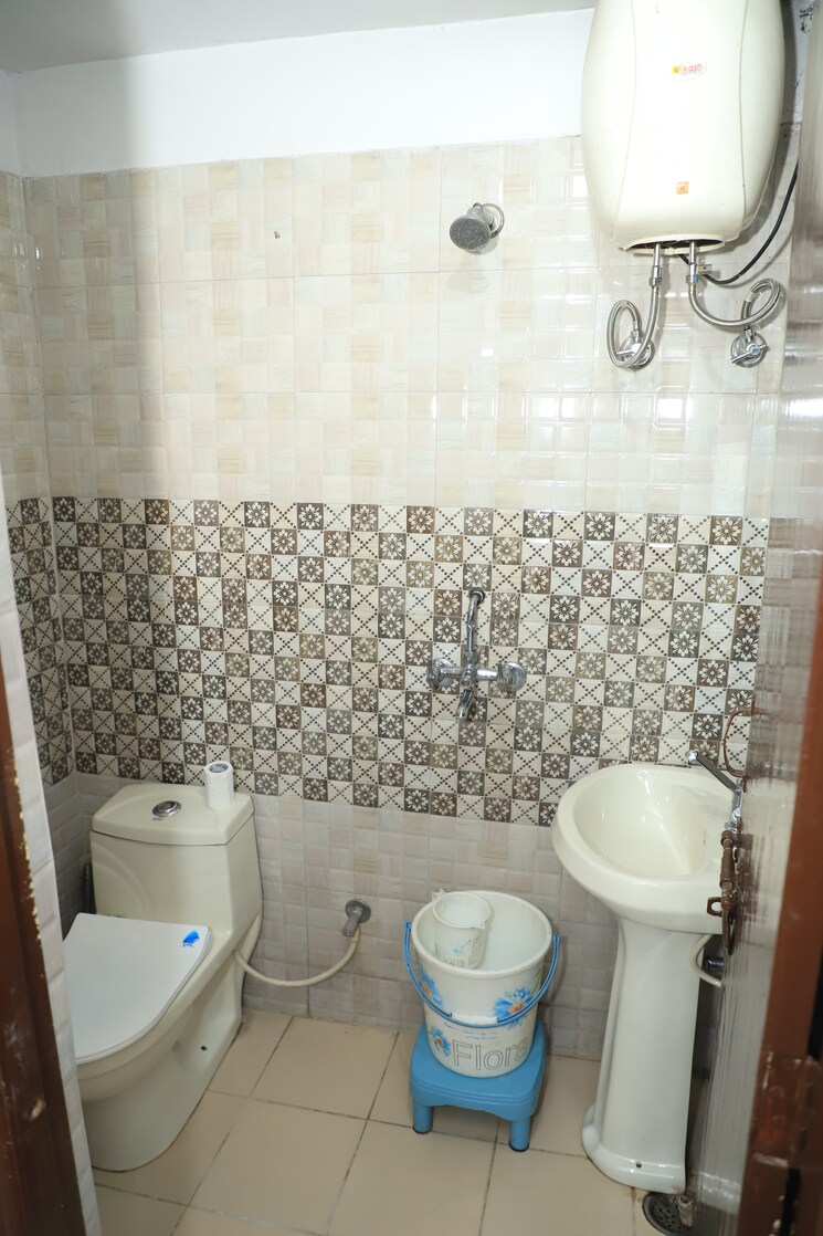 Bathroom, chattarpur 1 Bedroom 455 Sq.Ft. Builder Floor In Chattarpur Delhi 9474160