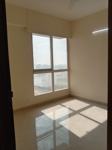 Room in 2 BHK Apartment at Signature Global Prime, Sector 63a – for Rent