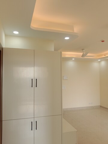 Room in 2 BHK Apartment at Signature Global Prime, Sector 63a – for Rent