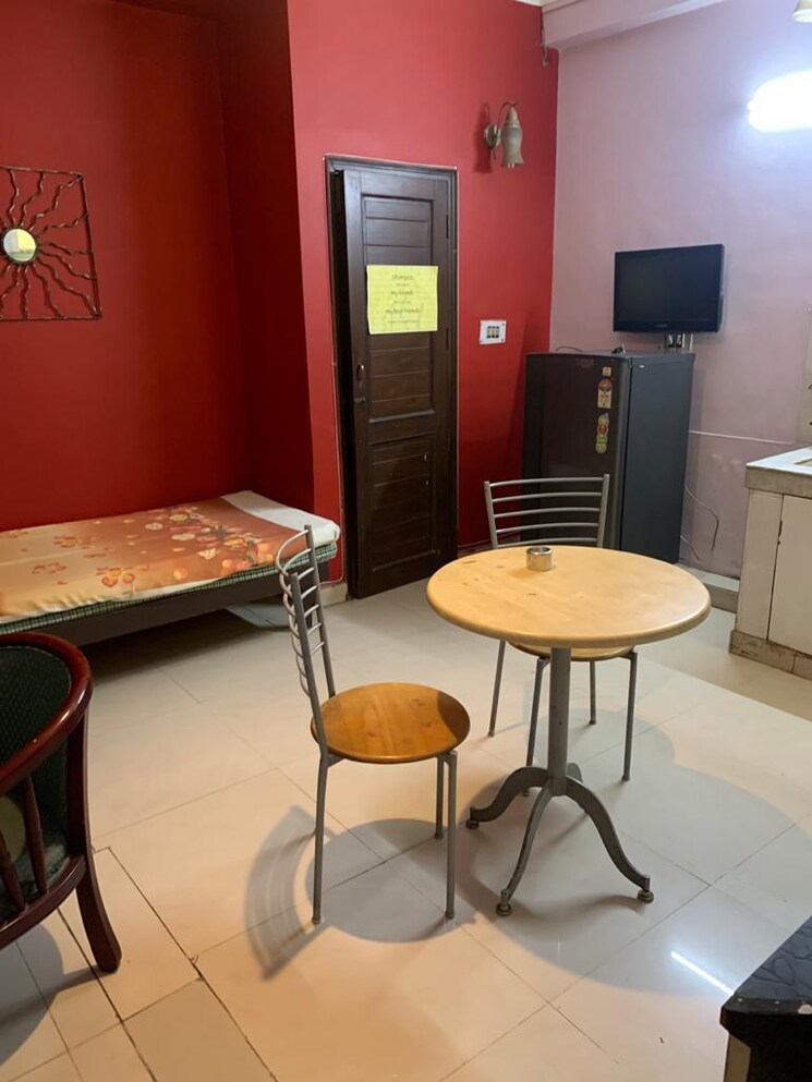 Master Bedroom, rwa-apartments-sector-72 3 Bedroom 1500 Sq.Ft. Builder Floor In Sector 72 Noida 9474179