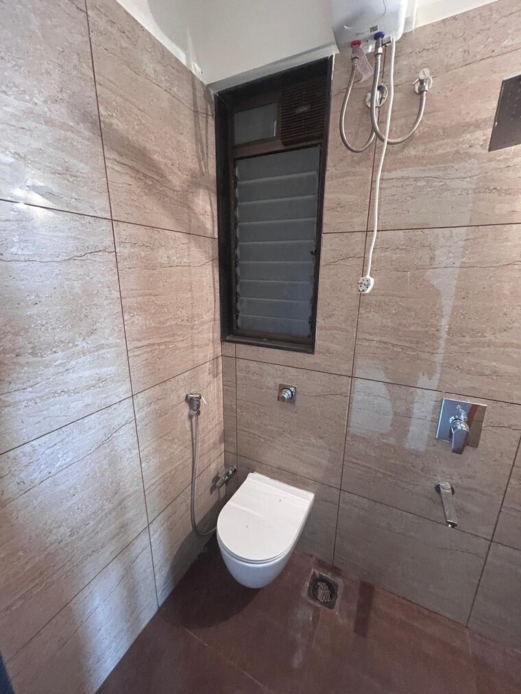 Bathroom, goregaon west 1 Bedroom 450 Sq.Ft. Apartment In Goregaon West Mumbai 9474216
