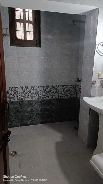 Master Bedroom in 2 BHK Builder Floor at Espire Towers, Sector 37 – for Rent