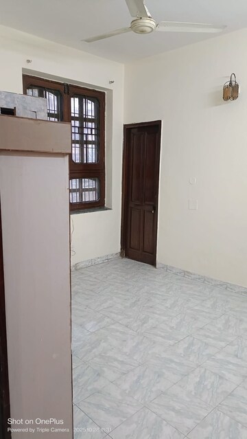 Room in 2 BHK Builder Floor at Espire Towers, Sector 37 – for Rent