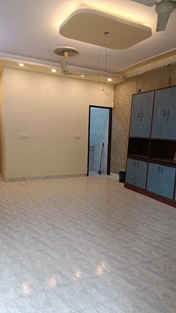Room in 2 BHK Builder Floor at Espire Towers, Sector 37 – for Rent