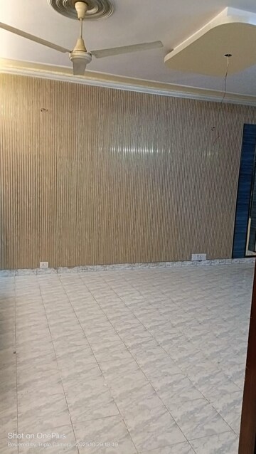 Room in 2 BHK Builder Floor at Espire Towers, Sector 37 – for Rent