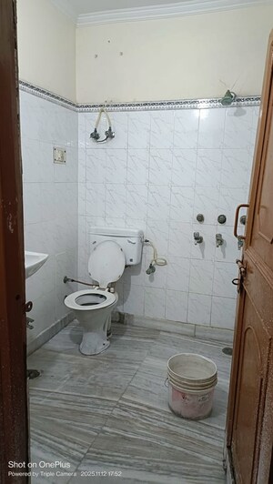 Bathroom in 3 BHK Builder Floor at Espire Towers, Sector 37 – for Rent