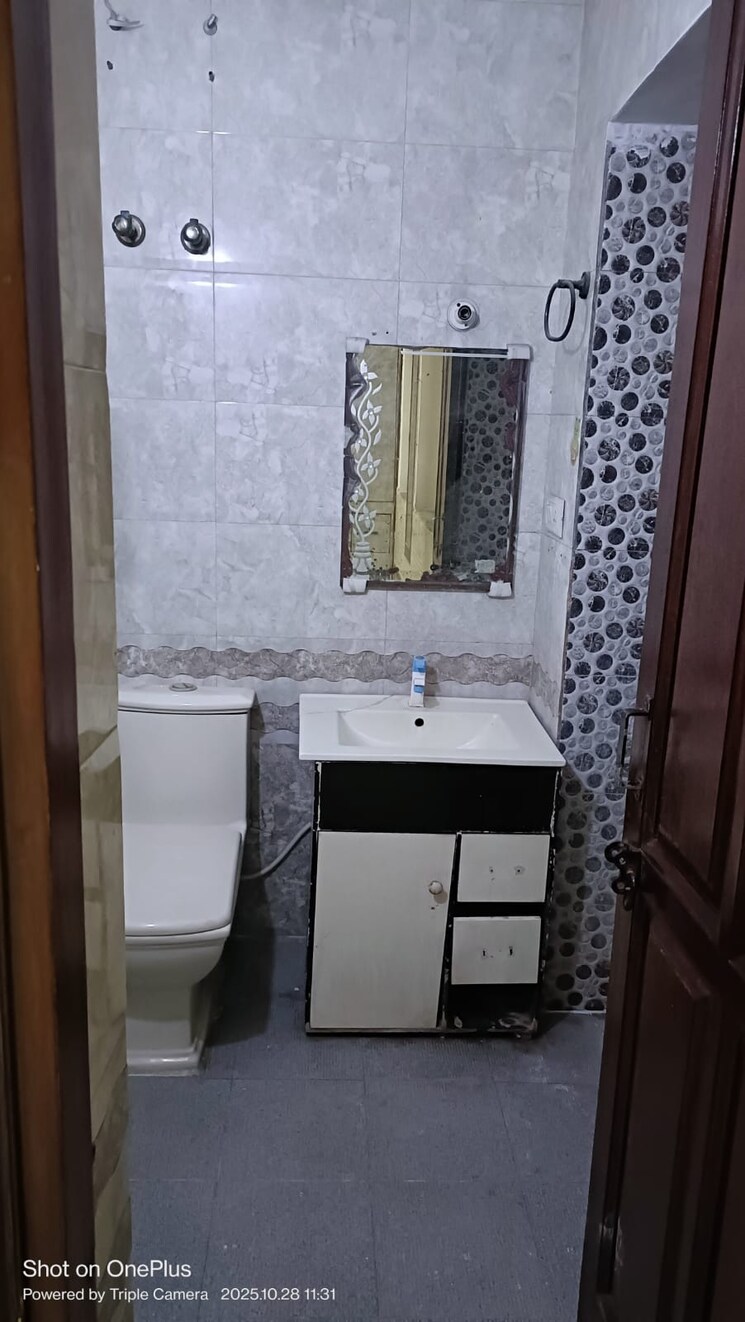 Bathroom, espire-towers 3 Bedroom 1600 Sq.Ft. Builder Floor In Sector 37 Faridabad 9474262