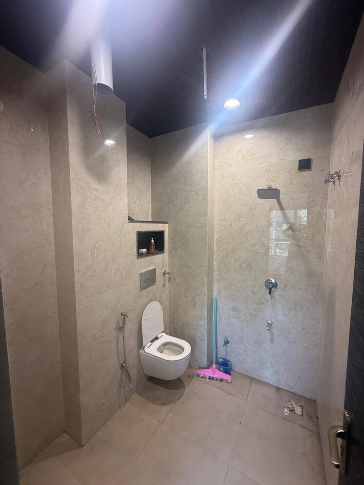 Bathroom, chattarpur 3 Bedroom 135 Sq.Yd. Builder Floor In Chattarpur Delhi 9474245