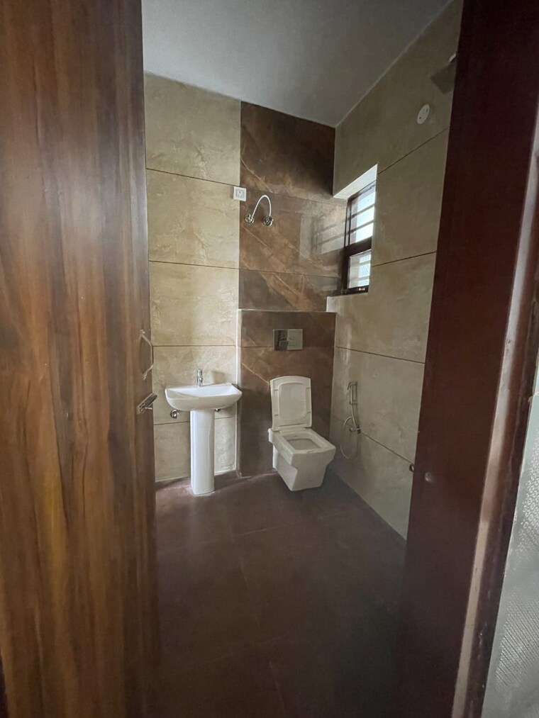 Bathroom, kharar road 2 Bedroom 110 Sq.Yd. Builder Floor In Kharar Road Mohali 9474280
