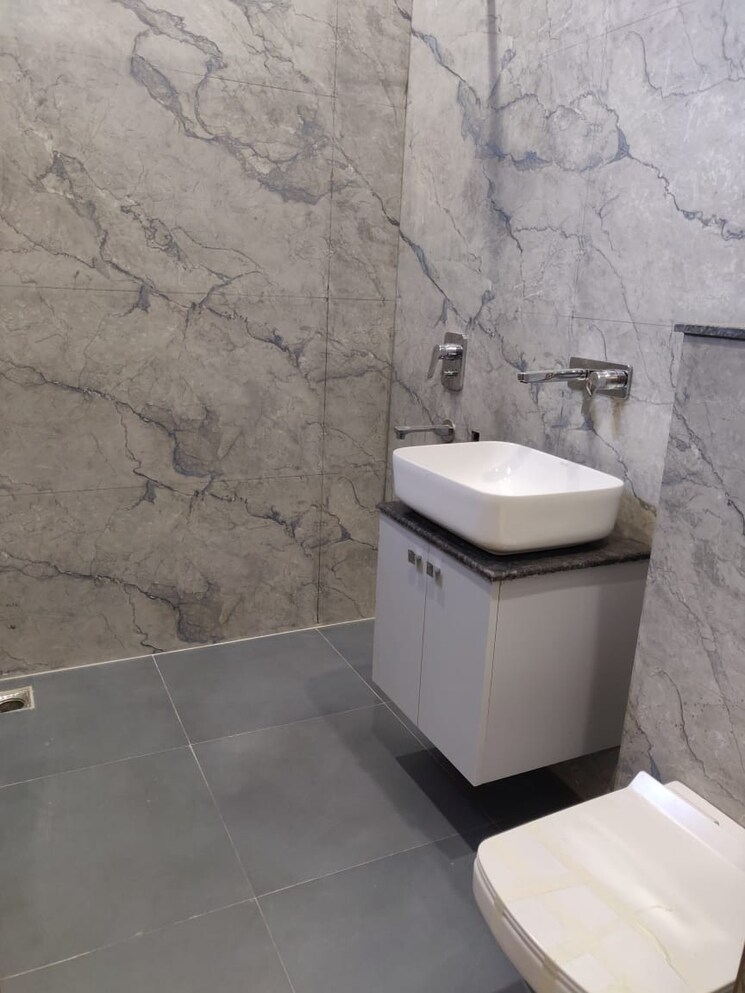 Bathroom, shiva-motia-huys 3 Bedroom 1278 Sq.Ft. Apartment In Pir Machalla Zirakpur 9474328