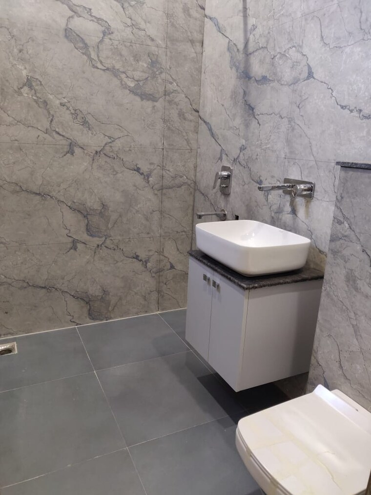 Bathroom, shiva-motia-huys 3 Bedroom 1278 Sq.Ft. Apartment In Pir Machalla Zirakpur 9474328