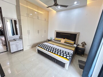 Room in 3 BHK Apartment at Shiva Motia Huys, Pir Machalla – for Sale