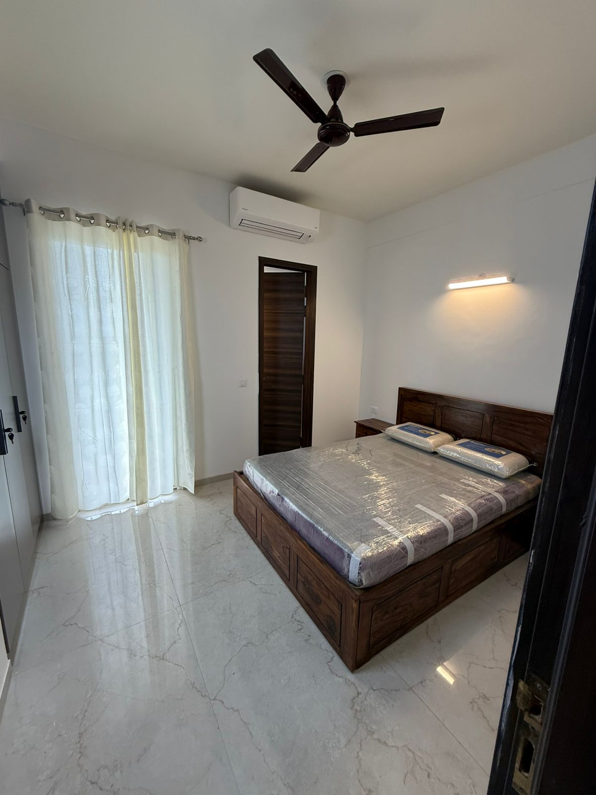 3 BHK + Servant Room Builder Floor For Rent in Smart World Orchard