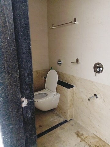 Bathroom in 1.5 BHK Apartment at Stargaze Royal Glen, Ghorpadi – for Rent