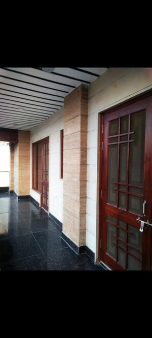 Building Lobby in 2 BHK Builder Floor at Royal Homez, Sector 43 – for Rent