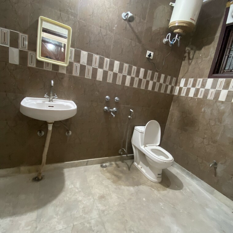 Attached Bathroom, chattarpur 1 Bedroom 650 Sq.Ft. Builder Floor In Chattarpur Delhi 9474334