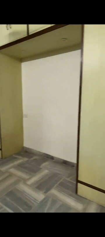 Room in 2 BHK Apartment at Ic Colony – for Rent