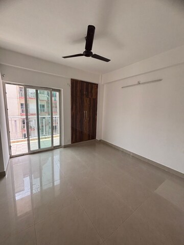 Room in 2 BHK Apartment at Nirala Greenshire, Sector 2 Greater Noida – for Sale