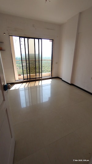 Bedroom in 1 BHK Apartment at Kandivali West – for Rent