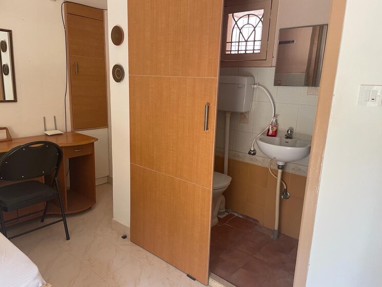 Bathroom, aecs layout Studio 250 Sq.Ft. Independent House In Aecs Layout Bangalore 9474376