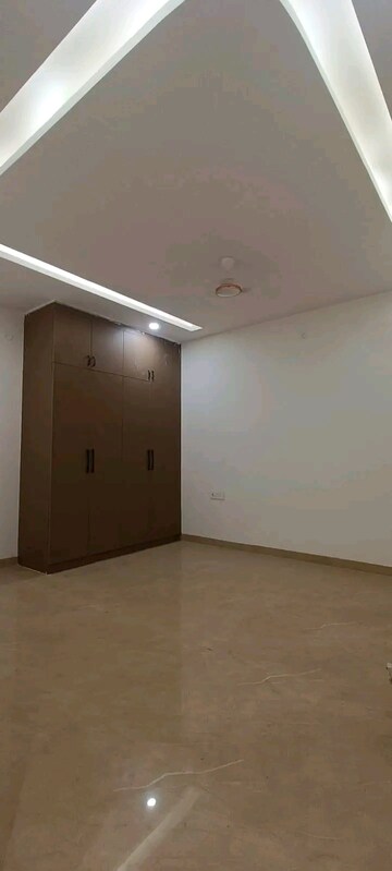 Room in 3 BHK Builder Floor at Palm Residency Chhatarpur, Chattarpur – for Rent