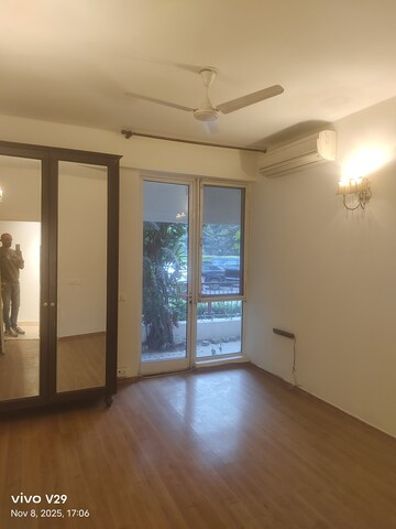Room in 3 BHK Apartment at Vatika City, Sector 49 – for Rent