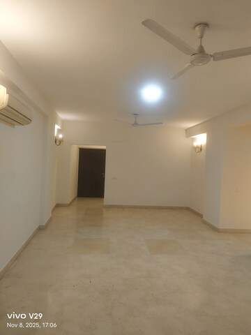 Room in 3 BHK Apartment at Vatika City, Sector 49 – for Rent