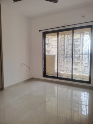 Room in 3 BHK Apartment at Cosmos Jewels, Ghodbunder Road – for Rent