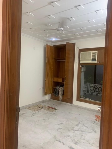 Room in 3 BHK Builder Floor at Nehru Enclave – for Rent