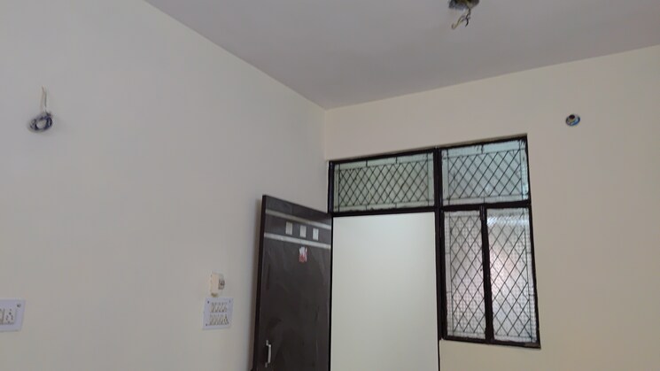 Room, mohan garden 4 Bedroom 33 Sq.Yd. Independent House In Mohan Garden Delhi 9474484