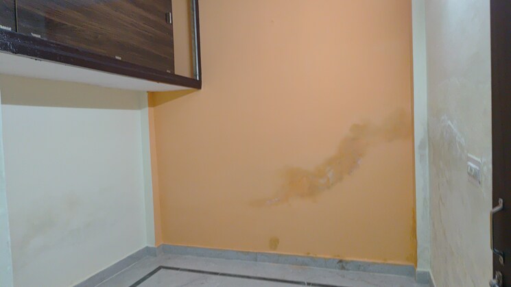 Room, mohan garden 4 Bedroom 33 Sq.Yd. Independent House In Mohan Garden Delhi 9474484