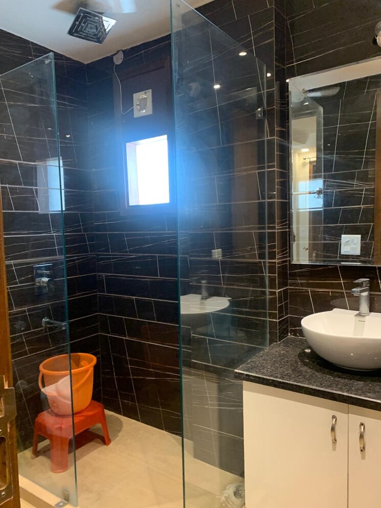 Bathroom, kalkaji 1 Bedroom 800 Sq.Ft. Builder Floor In Kalkaji Delhi 9474470