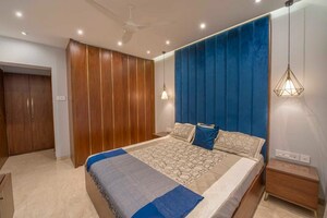 Bedroom in 2 BHK Apartment at Khar West – for Rent